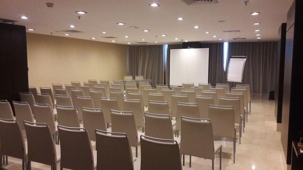 Lcb Hotel Фуэнлабрада Экстерьер фото
